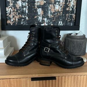 Brand new size 37 Taos Crave boot- never worn